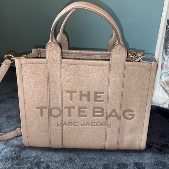Marc Jacobs - THE LEATHER MEDIUM TOTE BAG - Picture 1 of 12